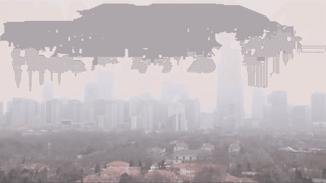 안개에 둘러싸인 도시 스카이라인