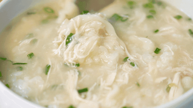 Sticky rice mixed into chicken kalguksu broth
