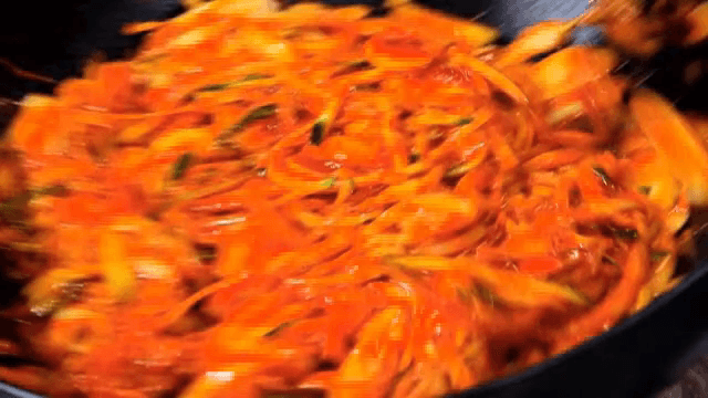 짬뽕 소스를 만드는 과정