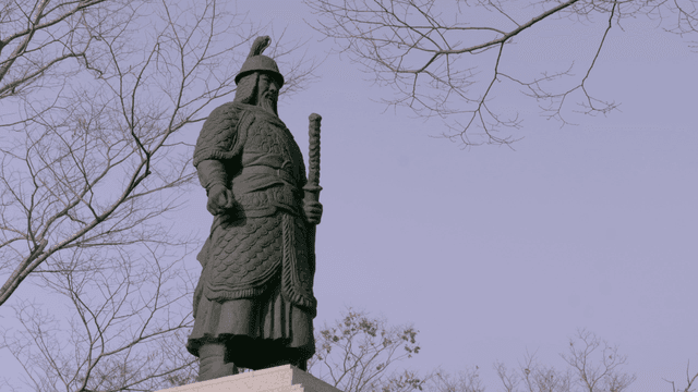 Statue of a historical figure in a park