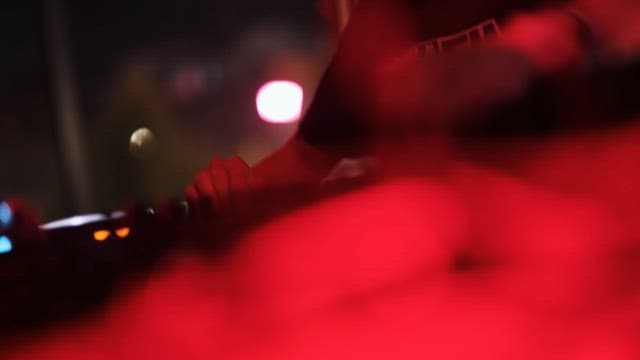 다양한 기능을 갖춘 노브가 있는 오디오 믹서