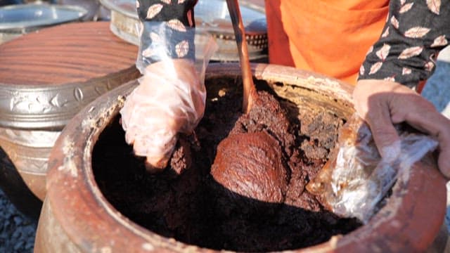 장독대에서 꺼내는 숙성된 된장