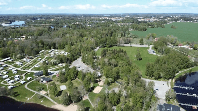 숲과 호수의 경치