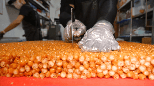 주방에서 전통 한국 과자 만들기