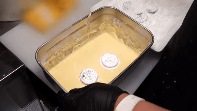 쿠키에 반죽 입히기