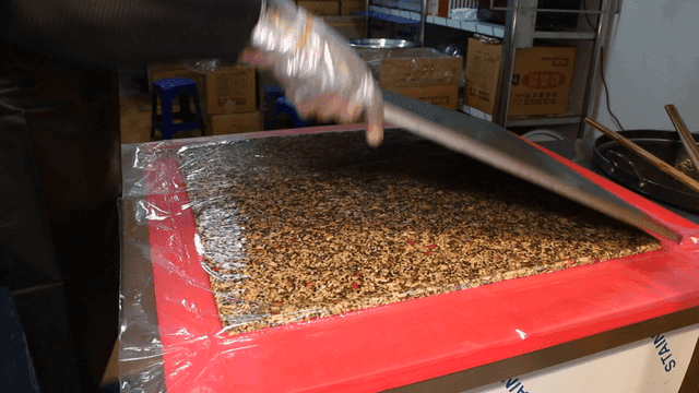 전통 한국식 견과류 강정 만들기