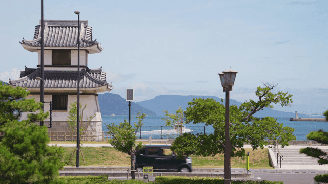 바닷가 옆 전통 건물