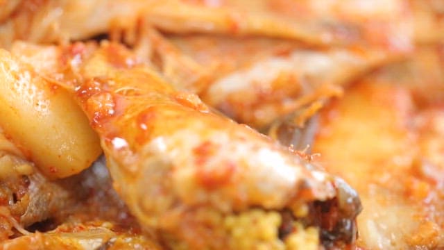 매운 생선찜에 알이 들어있는 도루묵