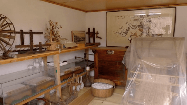 전통 한국 직조 도구 전시