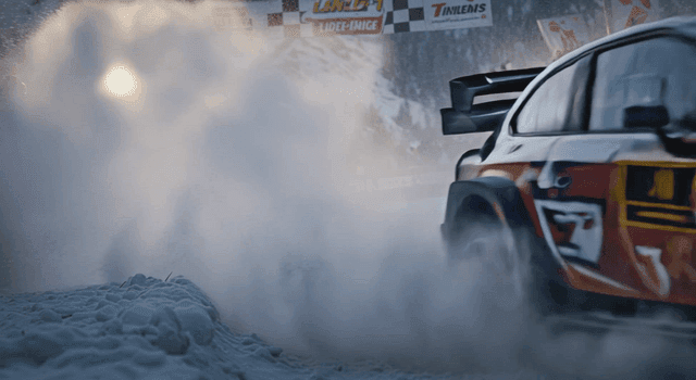 응원하는 사람들이 있는 눈 덮인 트랙을 달리는 자동차