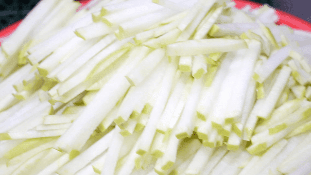 Thinly sliced radish in a red bowl