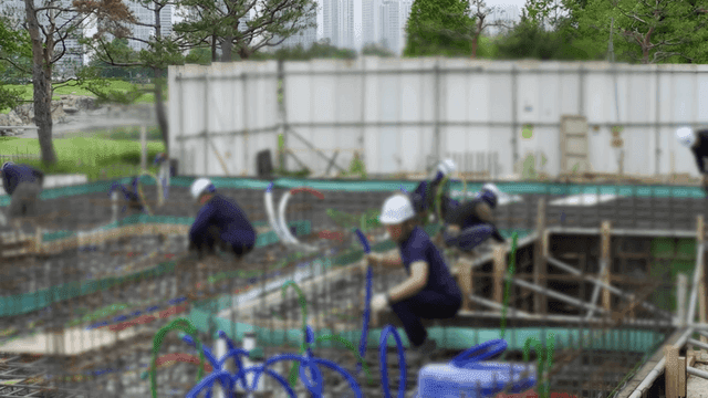 건설 현장에서 일하는 작업자들