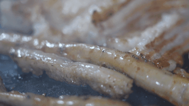Grilled tripe and pork belly cooked in hot pan