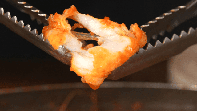 Spicy pufferfish bulgogi shredded with tongs