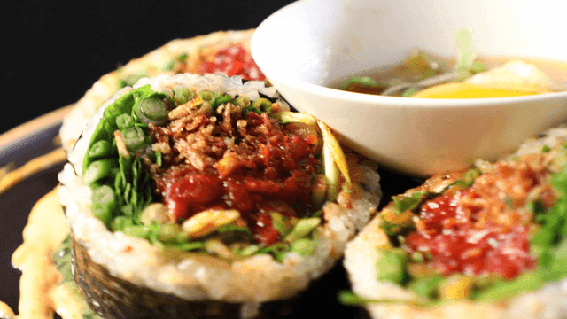 Thick raw beef gimbap on rotating plate