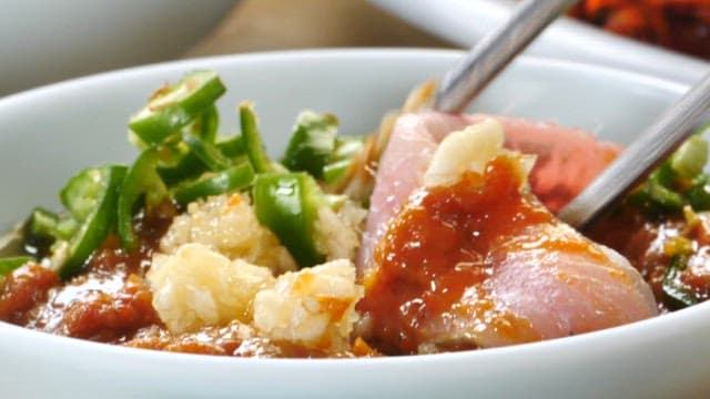 횟집에서 쌈장에 찍어먹는 신선한 회