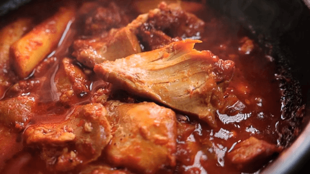 떡이 들어간 매운 찜닭