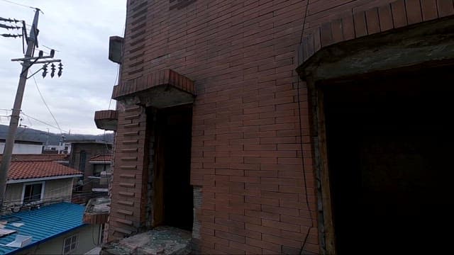 폐허가 된 도시 지역 탐험