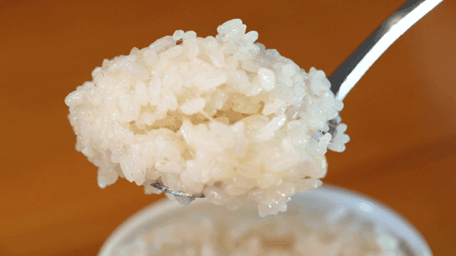 Hot and chewy white sticky rice in bowl
