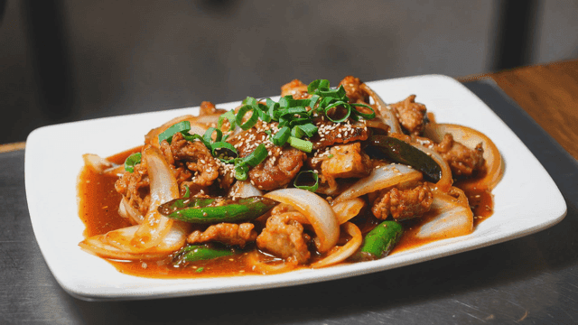 Spicy stir-fried pork with vegetables