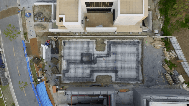 철골 구조물이 있는 건설 현장