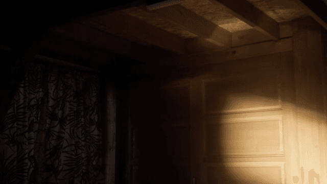 어두운 방안을 비추는 불빛