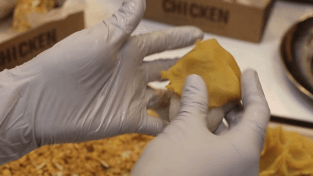 Making shapes by attaching glutinous rice cake and sweet potato to stick cookies