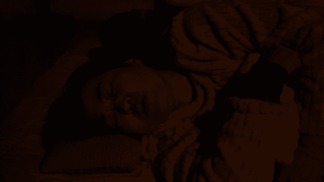 Woman who speaks with her eyes closed