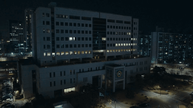 법원 건물의 야경