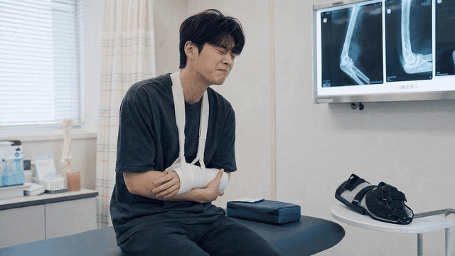 Man with cast on his arm at hospital