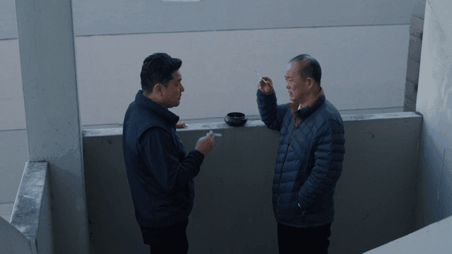 Men talking while smoking cigarettes