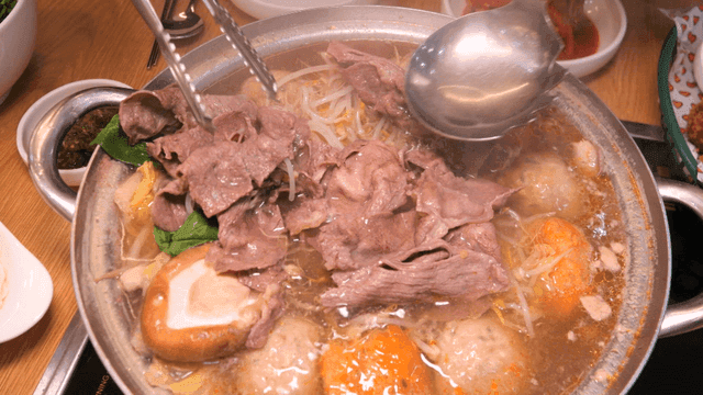 Rolled dumpling hot pot with beef and vegetables