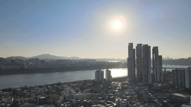 한강 옆 도시 스카이라인