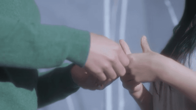 두 사람이 손짓으로 소통하는 모습