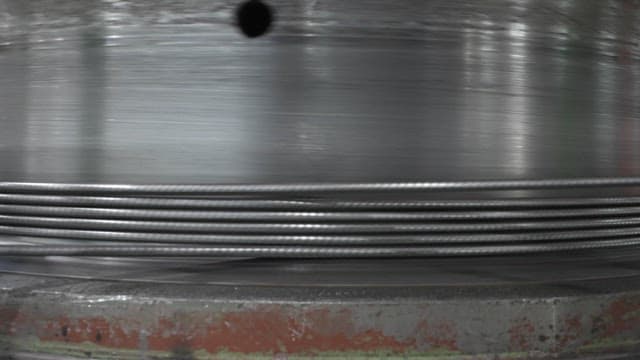 회전하는 산업 기계의 움직임