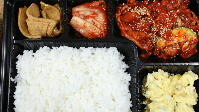 밥과 반찬이 있는 한국 도시락
