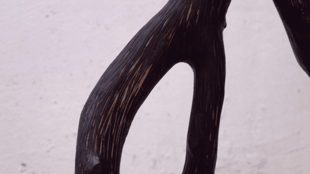 자연스러운 질감의 나무 가구