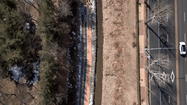 산책로와 도로의 항공 뷰