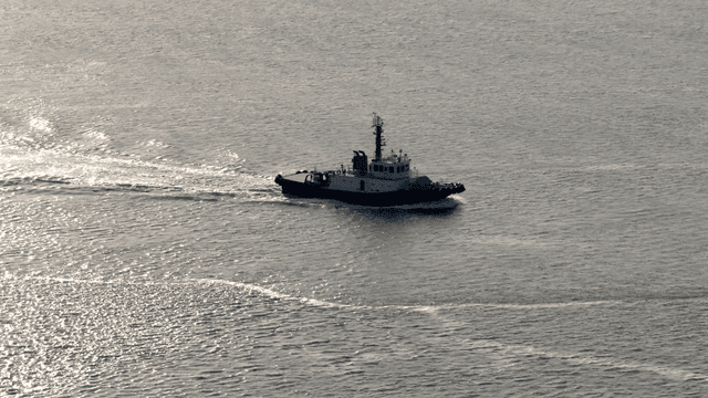 고요한 바다를 항해하는 배