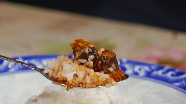 매콤한 피조개장과 함께 먹는 밥