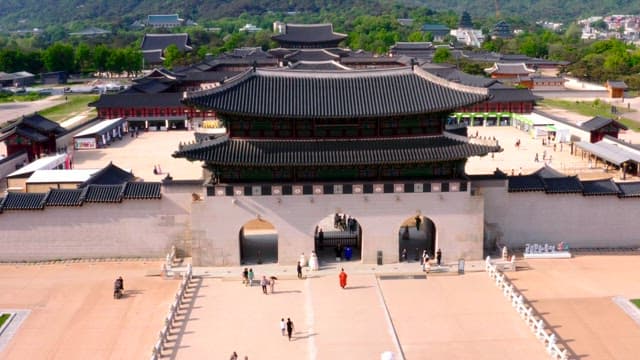 Gwanghwamun and Gyeongbokgung Palace at Midday Crowded with Tourists