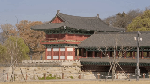 가을의 전통 한국 건축물