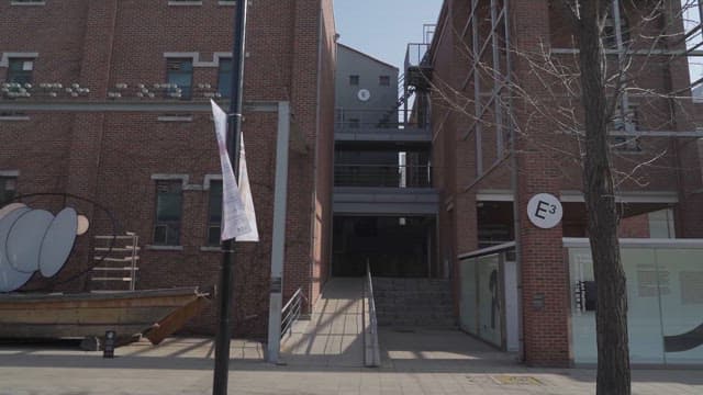 도심의 조용한 건물