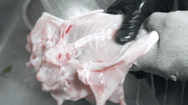Wash fresh intestines under running water