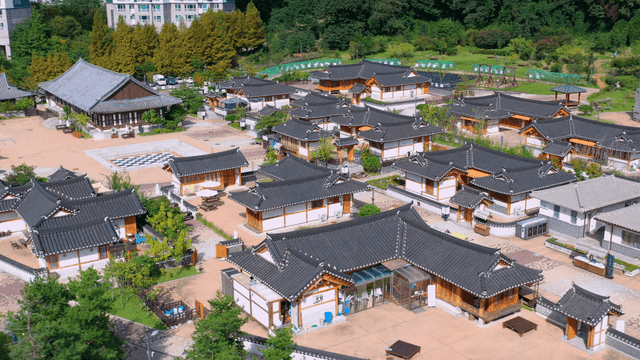 한옥이 있는 전통 한국 마을