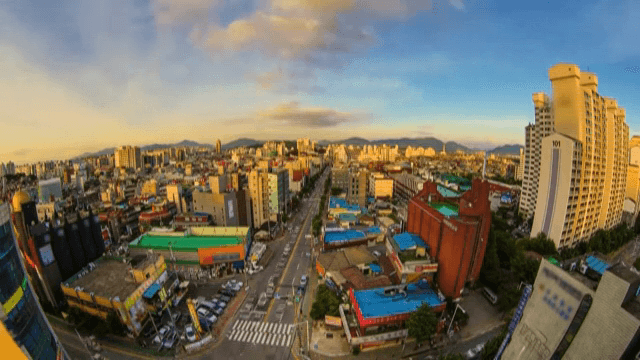 활기찬 불빛이 있는 도시 풍경