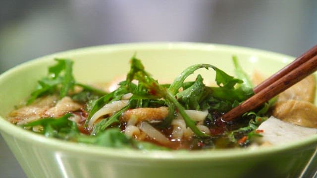 Chopstickful of warm udon with fresh vegetables