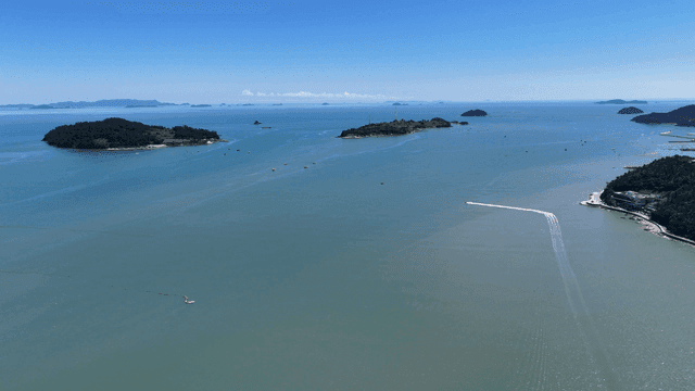 Vast sea with scattered islands