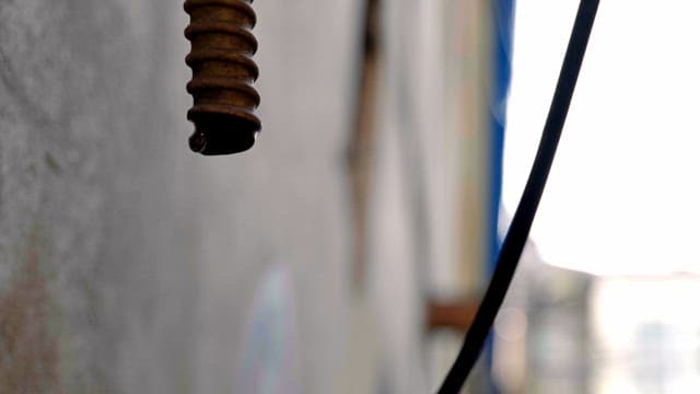 파이프에서 떨어지는 물방울