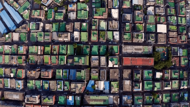 밀집된 주거 지역의 항공 뷰